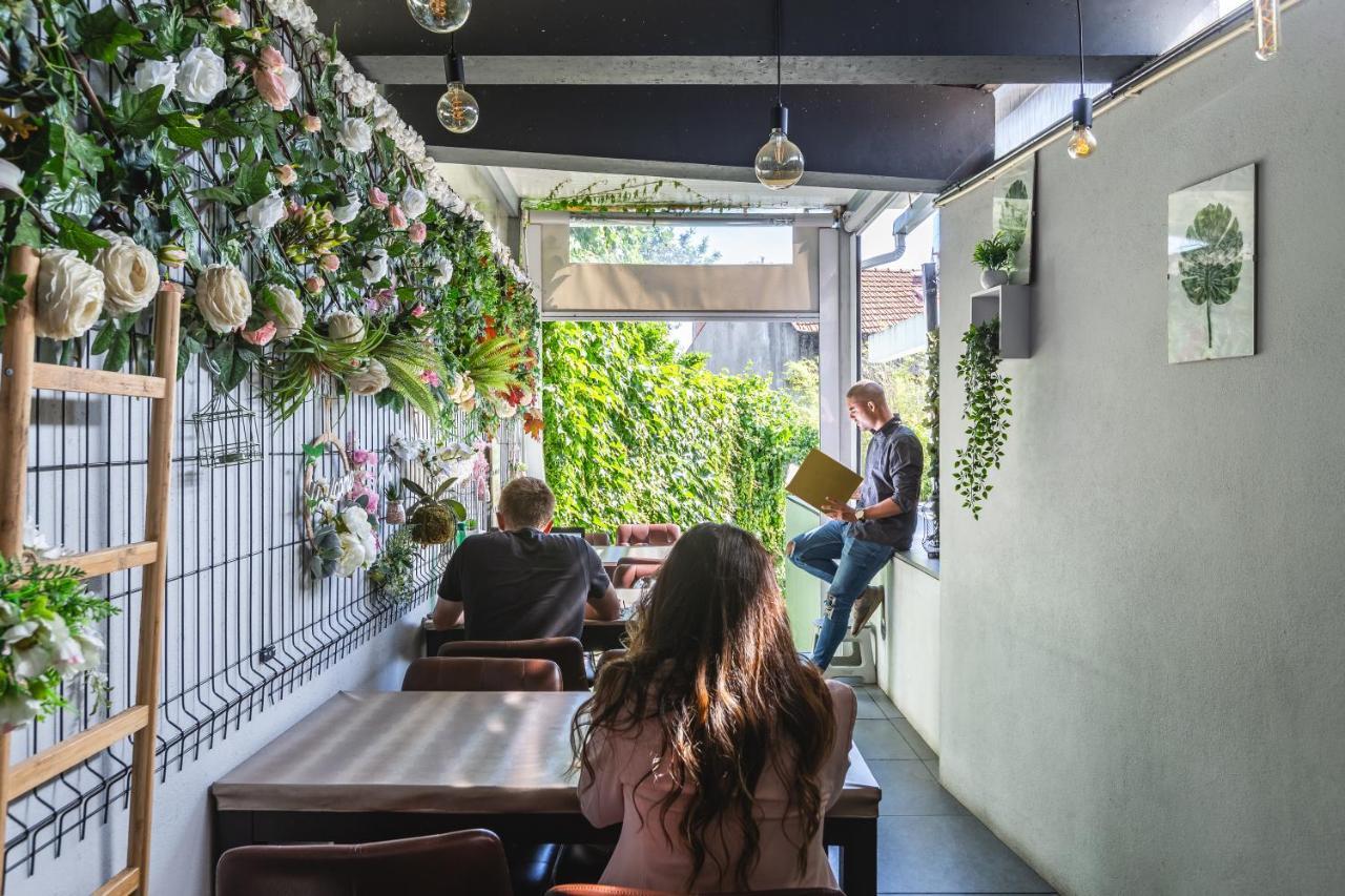 C&F Hostel Порту Экстерьер фото